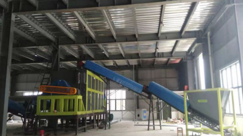 別讓粉碎機(jī)拖后腿！有機(jī)肥生產(chǎn)線想提產(chǎn)？先搞懂這5個關(guān)鍵要點