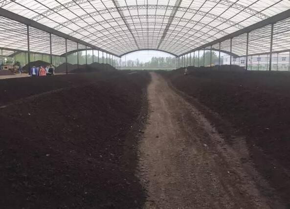 選有機(jī)肥設(shè)備犯難？鏈板翻堆機(jī)的優(yōu)勢值得了解